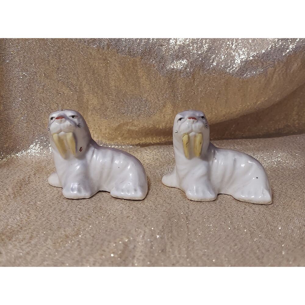 Vintage Ceramic Salt Pepper Shakers MCM Kitschy Kitchen Walrus Sea Life READ